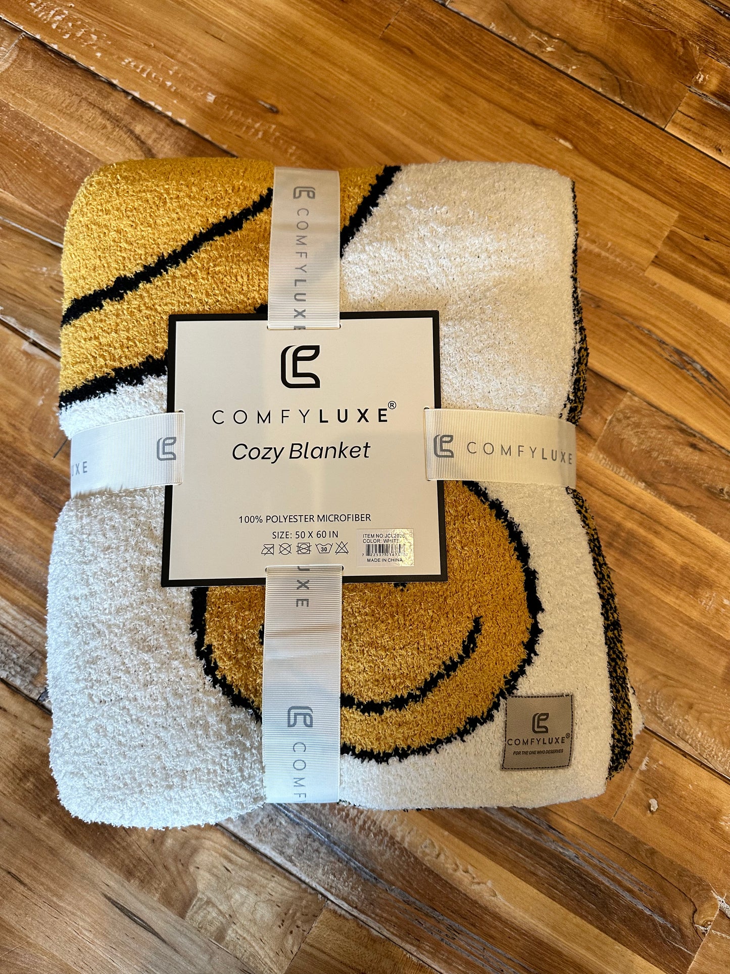 ComfyLuxe Throw Blanket- Traditional Smiley