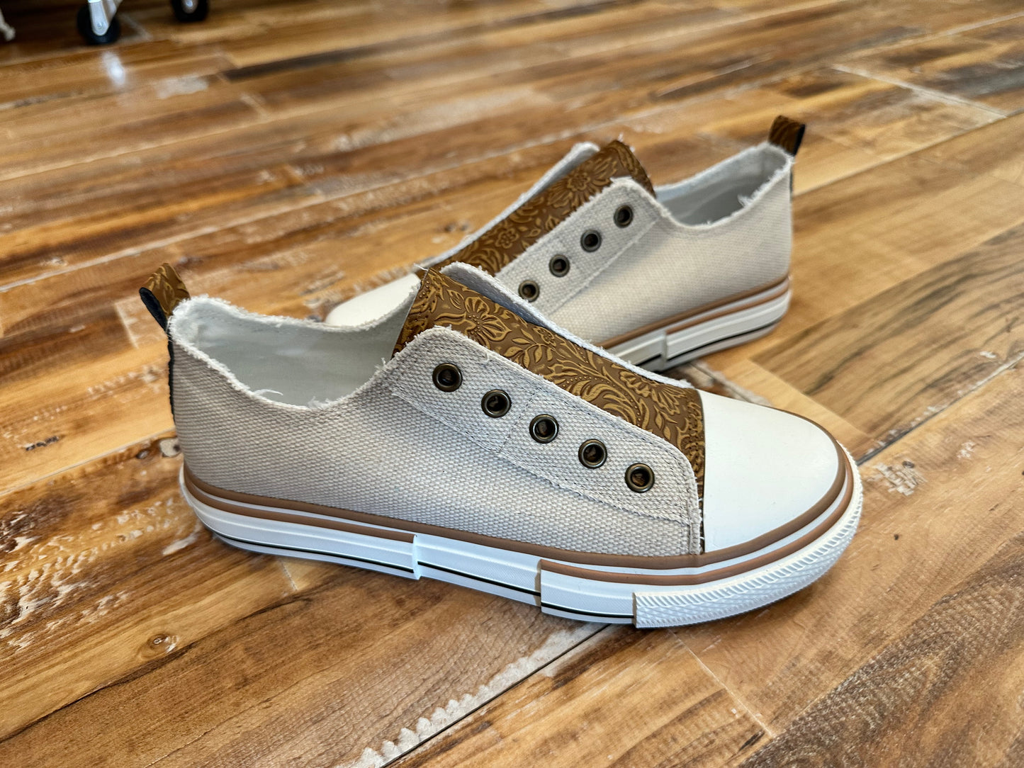 Very G Bohemian Sneaker in Natural